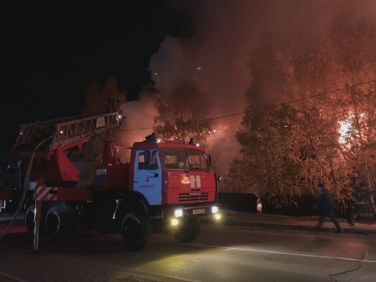 Глава Ноябрьска выразил соболезнования родным погибших в пожаре и обещал погорельцам помощь
