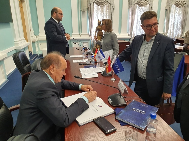 Экземпляры издания получат предприниматели, студенты, преподаватели