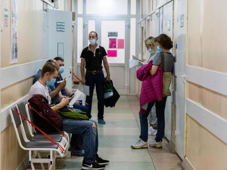 Жители Новосибирска жалуются на огромные очереди и нехватку врачей в поликлиниках