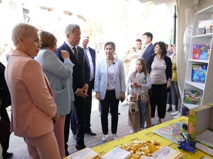 Глава Башкирии поручил разработать программу поддержки отрасли производства игрушек