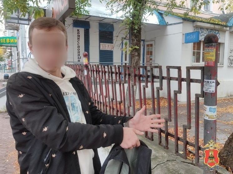 В Твери полицейские задержали расклейщика рекламы с наркотиками