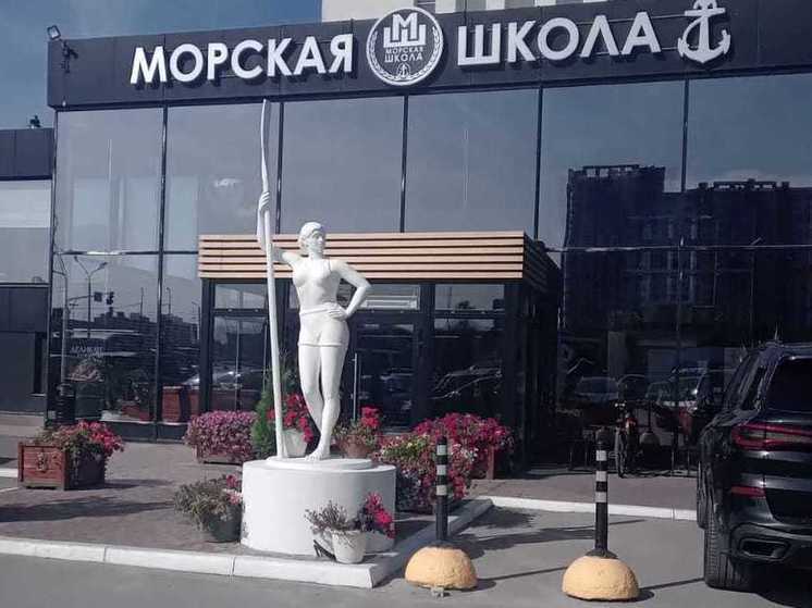 На Солотчинском шоссе в Рязани установили копию скульптуры «Девушка с веслом»