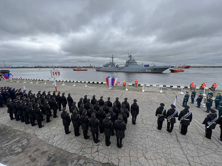 Более 18 тысяч человек побывали на борту десантного корабля «Иван Грен»