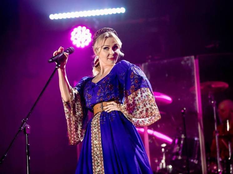 Стилист Громов раскритиковал певицу из Новосибирска Пелагею за ее наряды