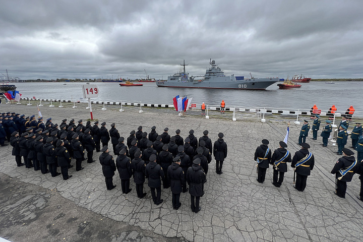 Более 18 тысяч человек побывали на борту десантного корабля «Иван Грен»