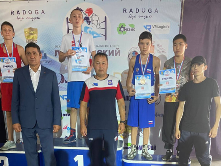 Кубок "За волю к победе" завоевал чукотский боксёр на соревнованиях