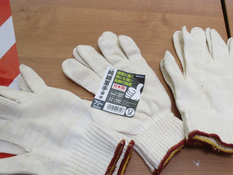 Партию конфискованных перчаток передали таможенники для нужд СВО на Курилах