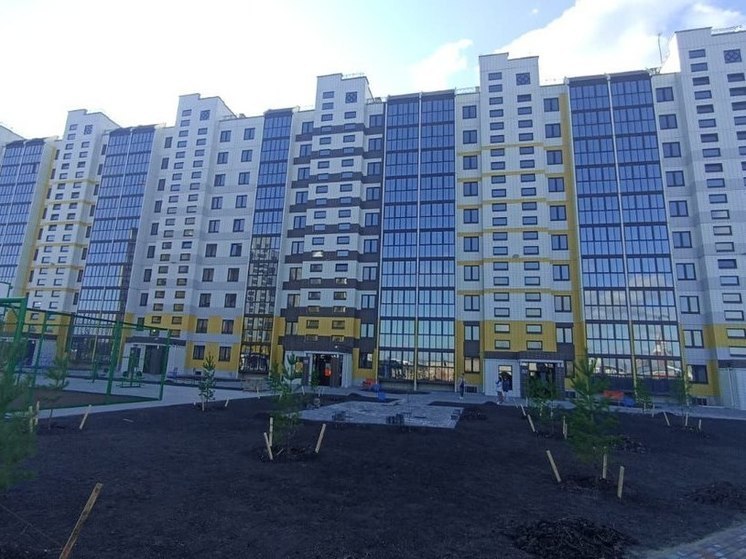 В Омске ввели в эксплуатацию новостройку для переселенцев из аварийного жилья