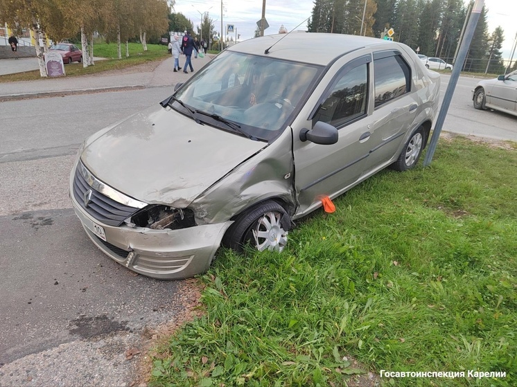 Юный водитель пострадал в ДТП на перекрестке в Костомукше