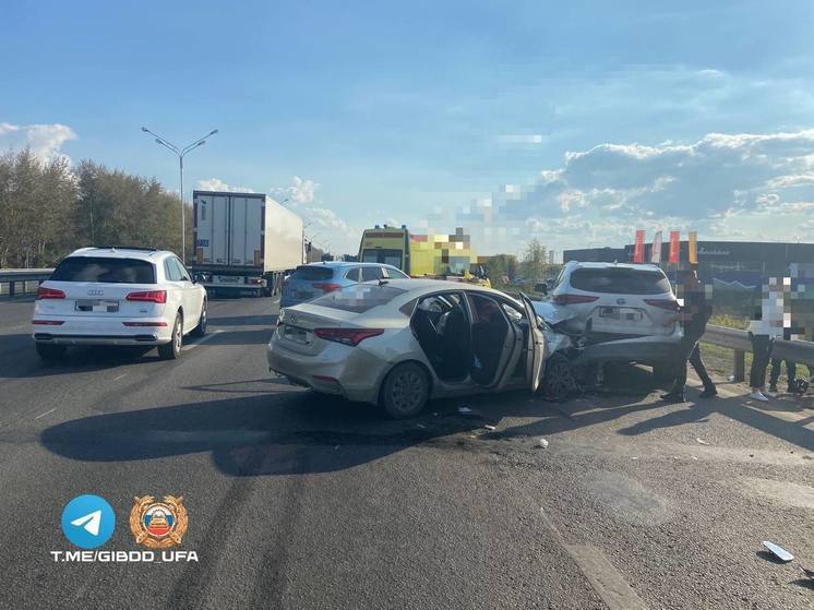 В Уфе при столкновении иномарок пострадали два человека