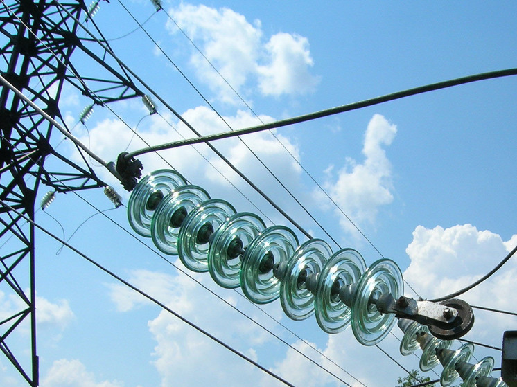 Энергетики «Тверьэнерго» ведут работы по замене изоляции на высоковольтных линиях электропередачи