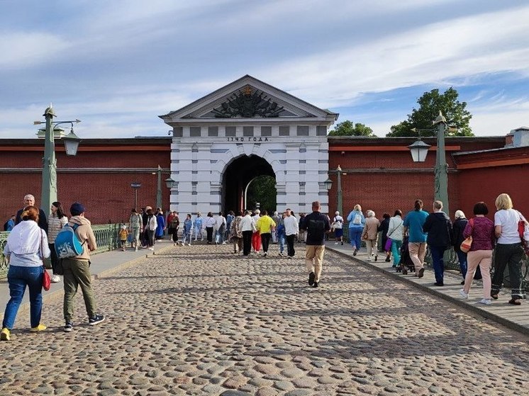 В Петербурге отреставрировали памятник зайцу Арсению из Петропавловской крепости