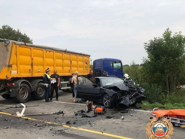 В Калининградской области легковушка въехала в грузовик