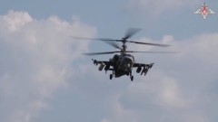 Экипажи Ка-52 ликвидировали бронированную технику ВСУ: кадры работы "Аллигаторов"