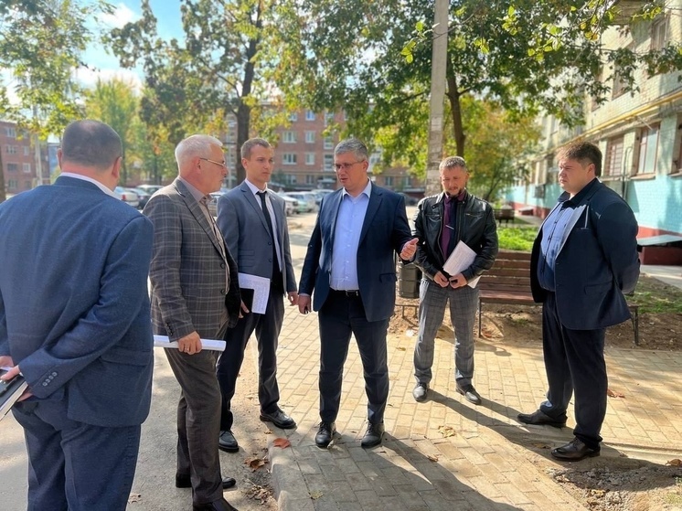 Мэр города отметил подрядчика благоустройства Солдатского озера в Смоленске