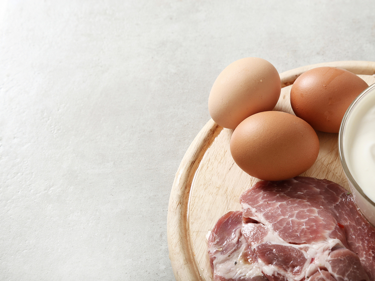 Эксперт дал прогноз о росте цен на яйца и мясо к концу года