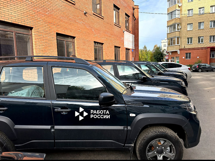 Отделения центра занятости в Архангельской области получили новые автомобили