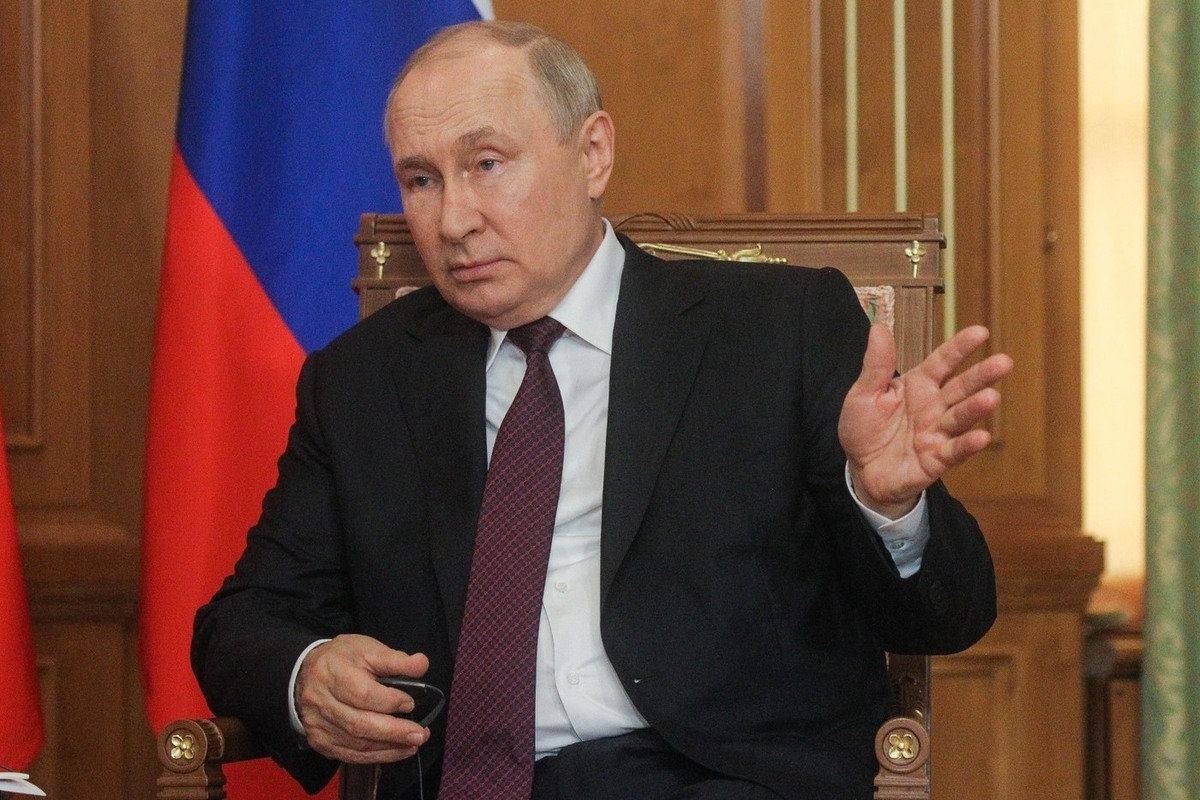 Путин поздравил работников "оборонки" с Днем оружейника