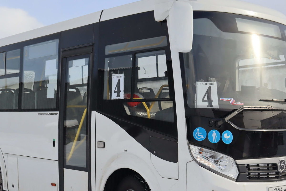 Ленские автобусы. Пассажирский автобус. Микрорайон Пыскор автобус.