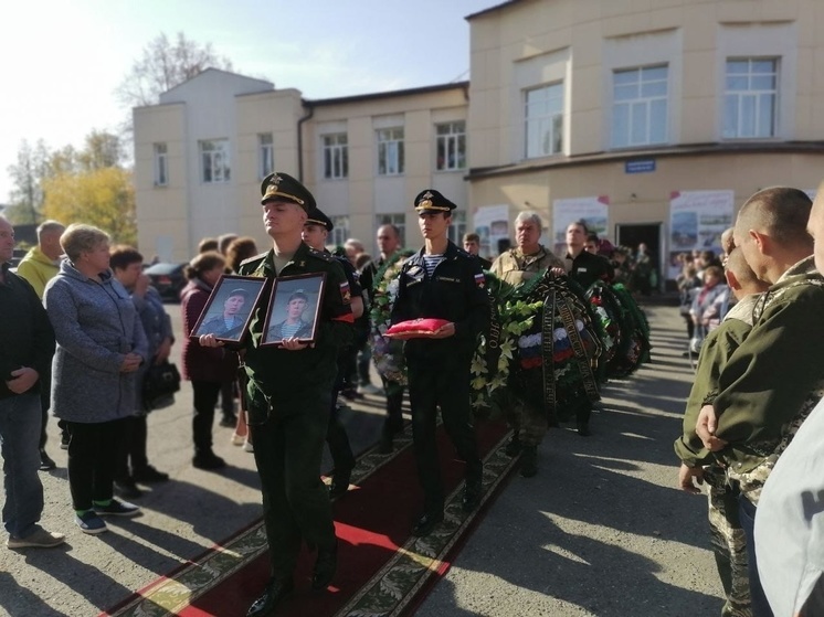 Простились с двумя братьями из Свердловской области, погибшими в СВО