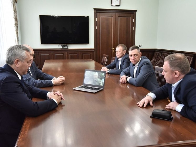 В Новосибирске губернатор Травников встретился с авторами фильма о бойцах СВО