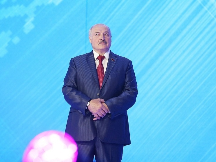 Лукашенко объяснил, почему в Петербурге горят белорусские автобусы