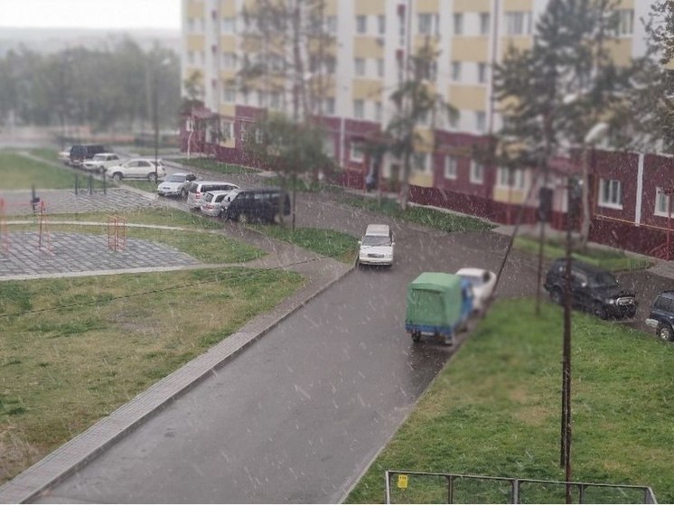 Дождь со снегом и градом обрушился на север Сахалина