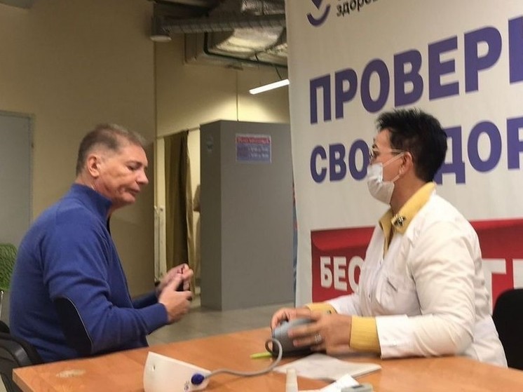 Замглавы Курской области Белостоцкий на личном примере показал важность вакцинации от гриппа
