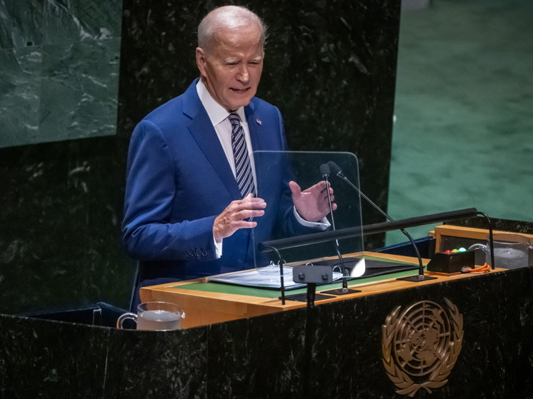 NYT: Байден может отдать Киеву замороженные активы России по закону 1977 года