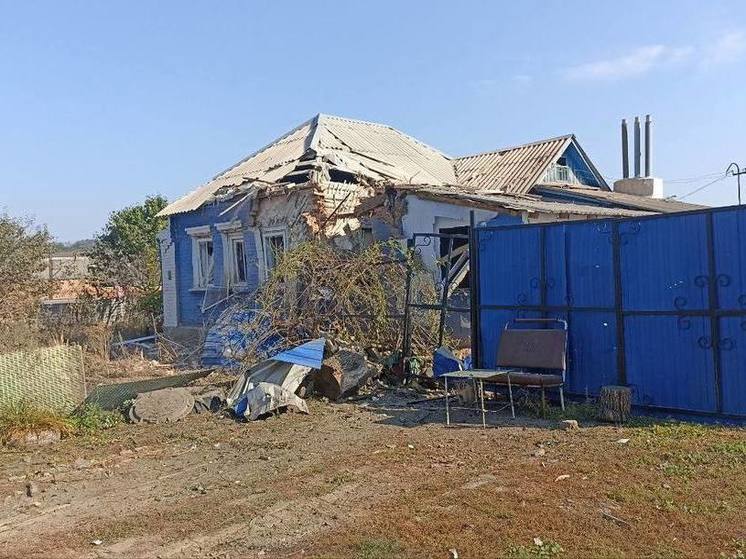 В Белгородской области из ствольной артиллерии обстреляли село Максимовка, пострадала женщина