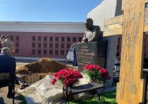 На Новодевичьем кладбище идет подготовка к захоронению Николая Добронравова