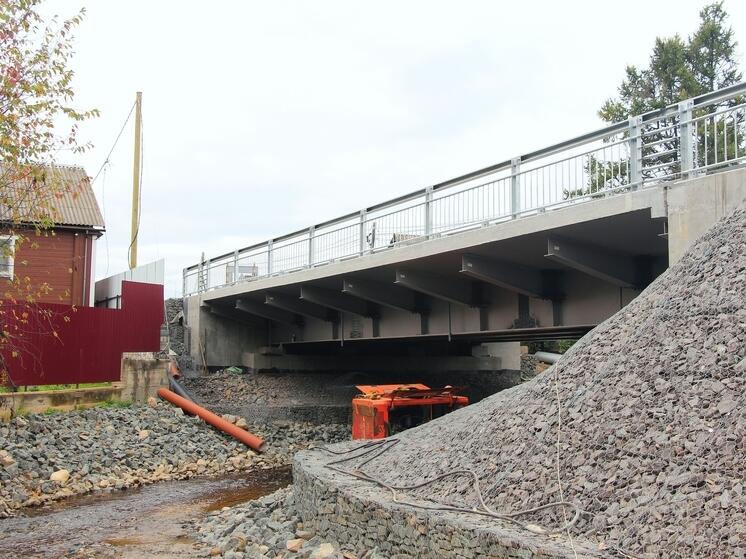 Стало известно, когда откроют мост через реку Деревянка в Карелии