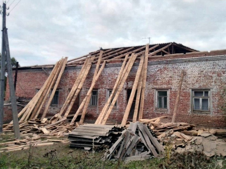 В Кинешемском районе начали ремонтировать кровлю и потолок сельского Дома культуры