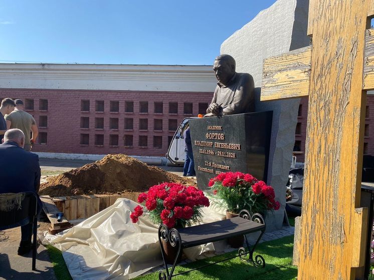 Добронравова похоронят рядом с академиком и министром обороны СССР