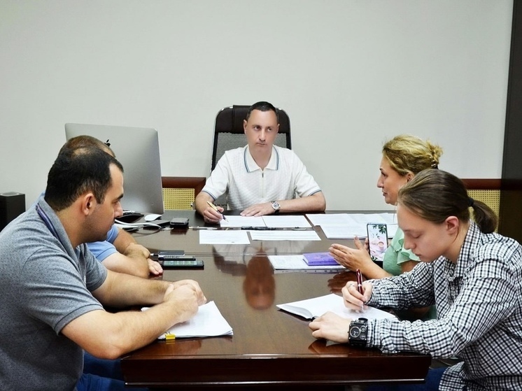 Депутат Тепляков продолжает принимать граждан в Сочи