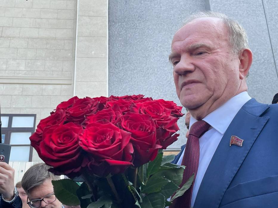 Аленька, береги себя: кадры Пахмутовой и других на прощании с Добронравовым