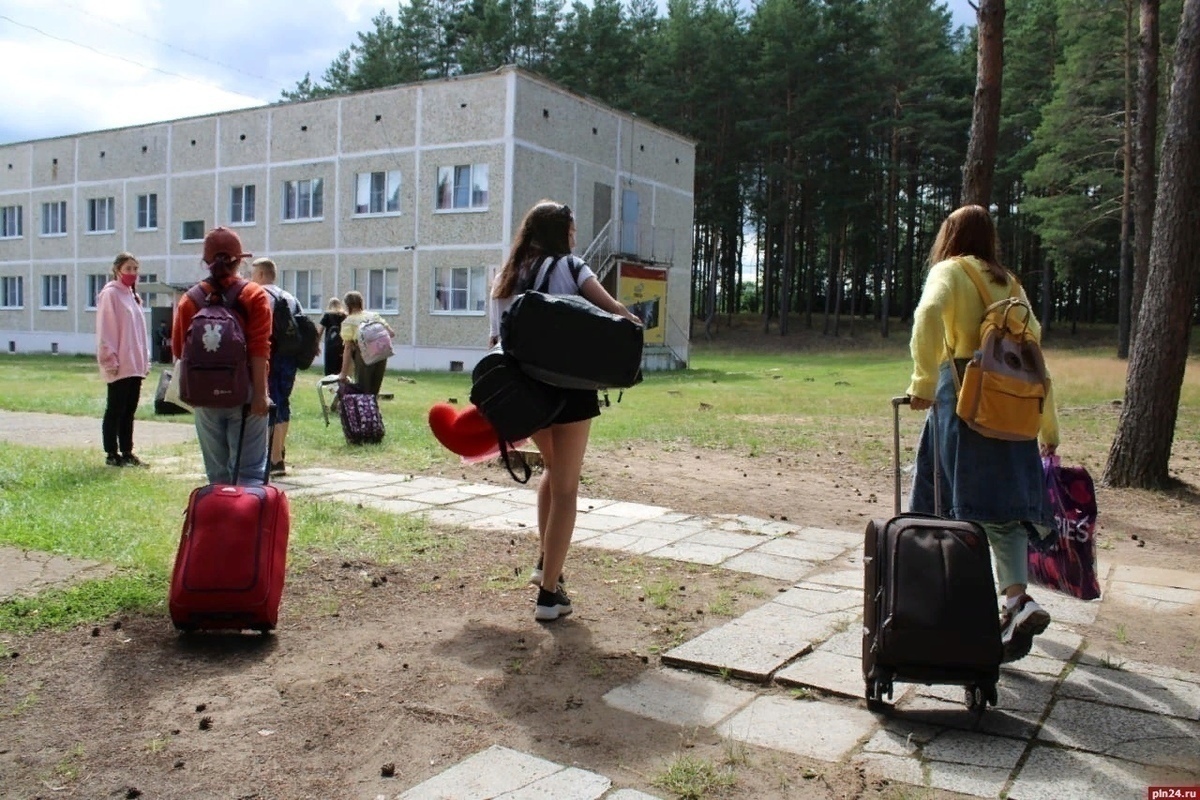 12 225 детей отдохнули летом в лагерях Псковской области