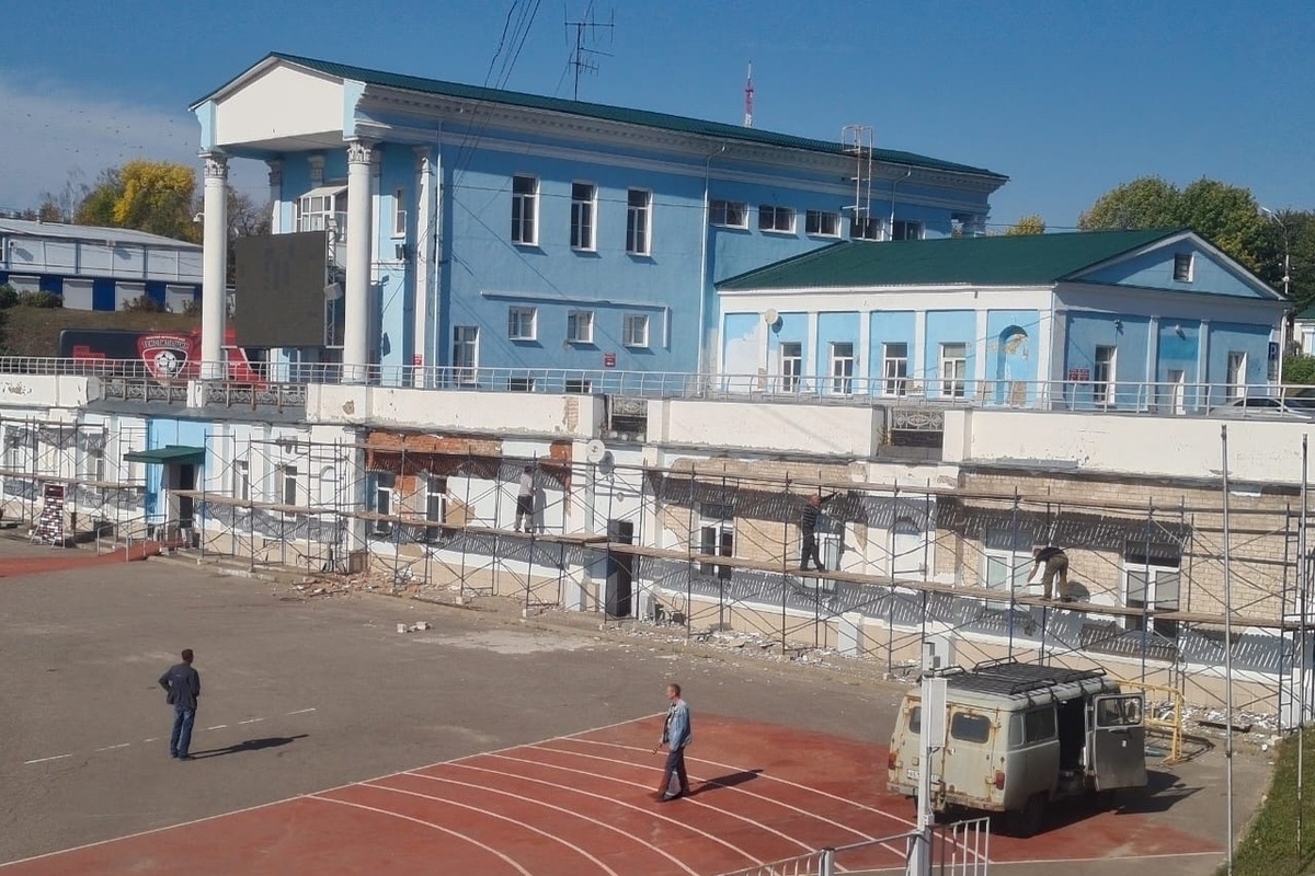 Начался ремонт фасада административного здания стадиона &#34;Текстильщик&#34;
