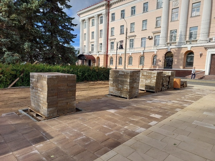 Власти Архангельска рассказали, почему у Нулевой версты перекладывают плитку
