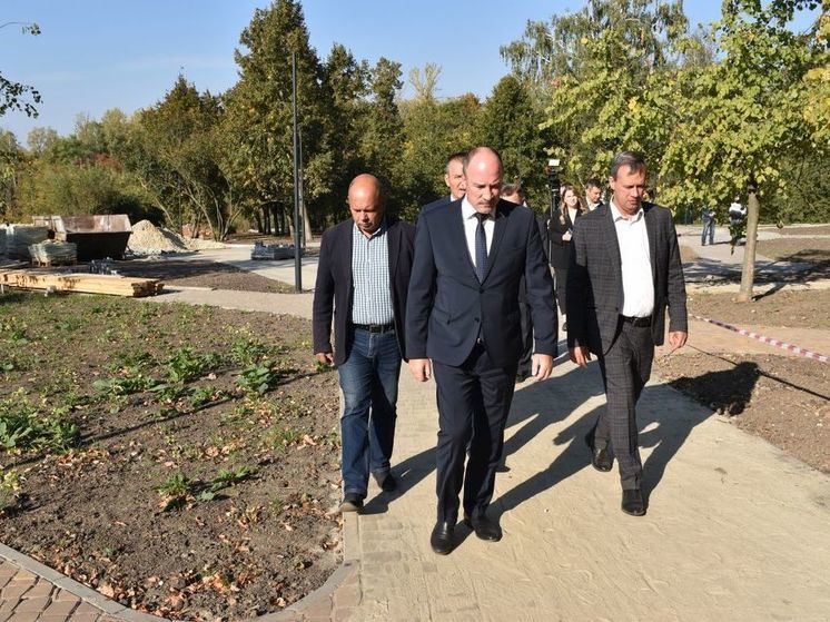 Леонид Музалевский проинспектировал ход реконструкции орловского сквера «Дворянское гнездо»