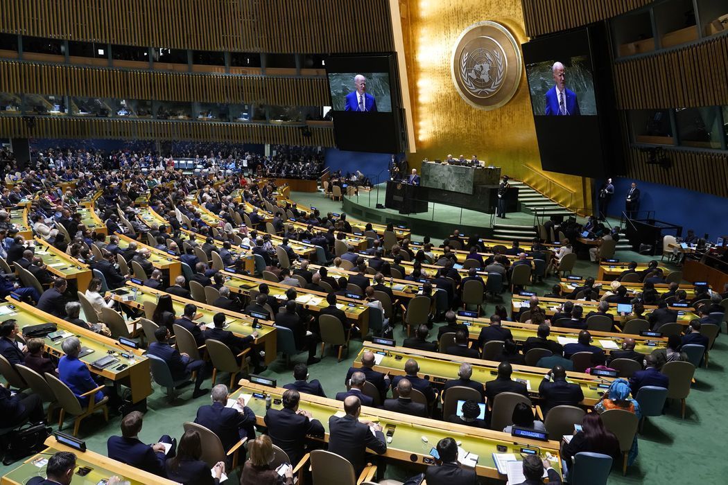 Оон выступления сегодня. Генеральная Ассамблея (га) ООН. Генассамблея ООН 2023. Зал Генеральной Ассамблеи ООН. Заседание ООН.