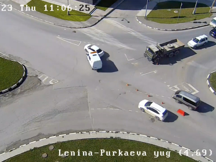 На кольце в Южно-Сахалинске произошло нелепое ДТП