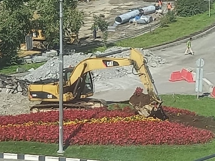 Виновных накажут за уничтожение цветочной клумбы в Южно-Сахалинске