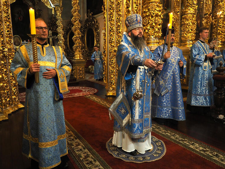 Всенощное бдение прошло в Успенском кафедральном соборе Смоленска