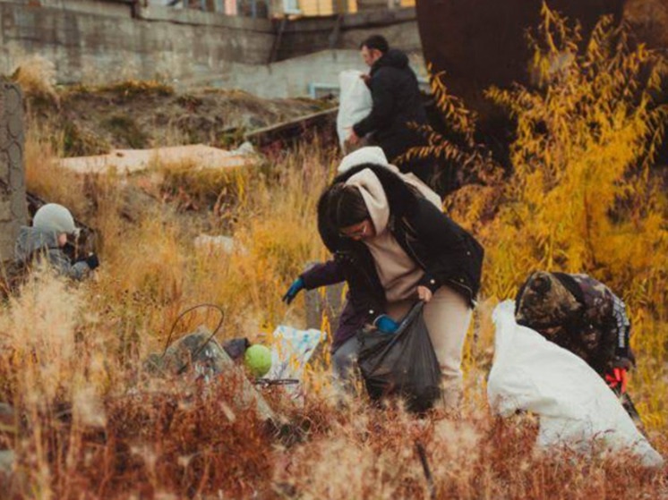 Полтонны мусора собрали на берегу реки Анадырь жители села Усть-Белая