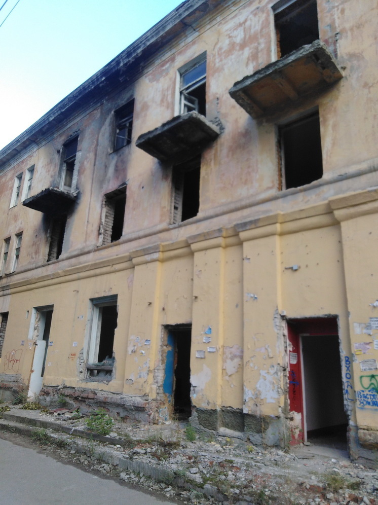 Саратовцы боятся пожара в аварийном доме