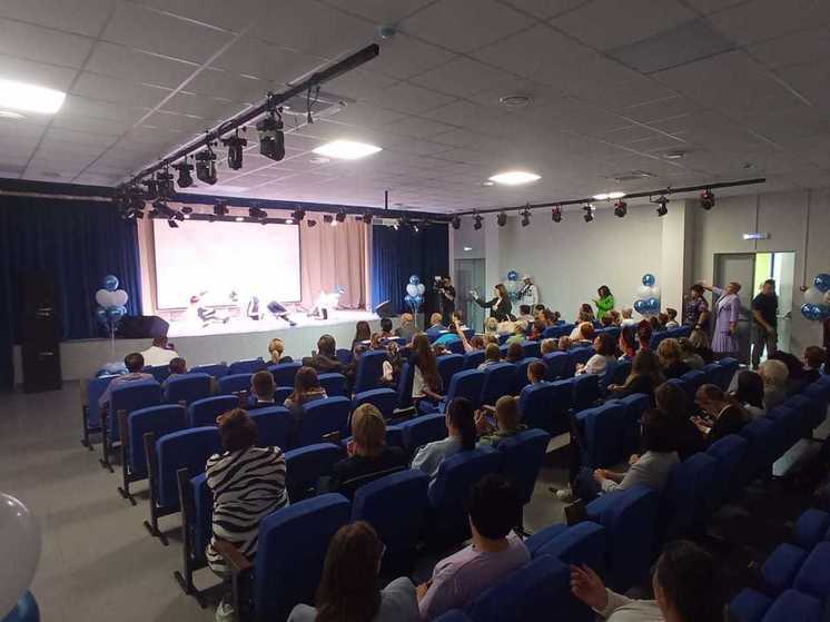 В селе Стародубском на Сахалине после ремонта открылся актовый зал дома культуры