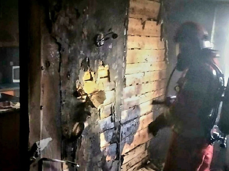 В Никеле человек пострадал при пожаре в жилом доме