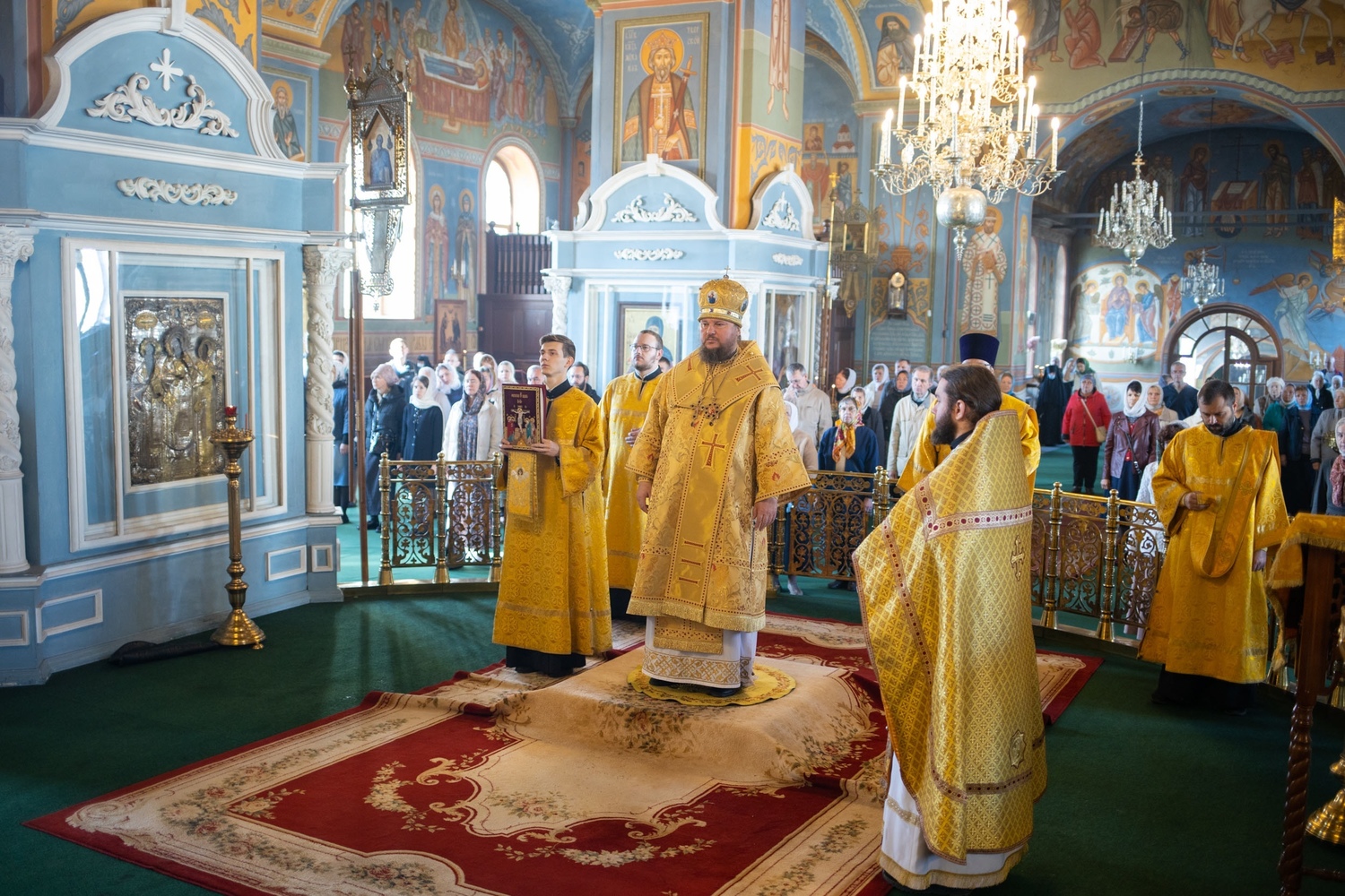 В Костроме МЧС приняло участие в Божественной литургии