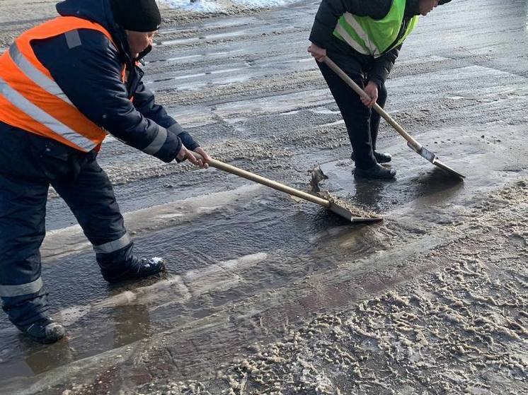 Осенью в Петербурге вырос спрос на дворников, слесарей и сантехников